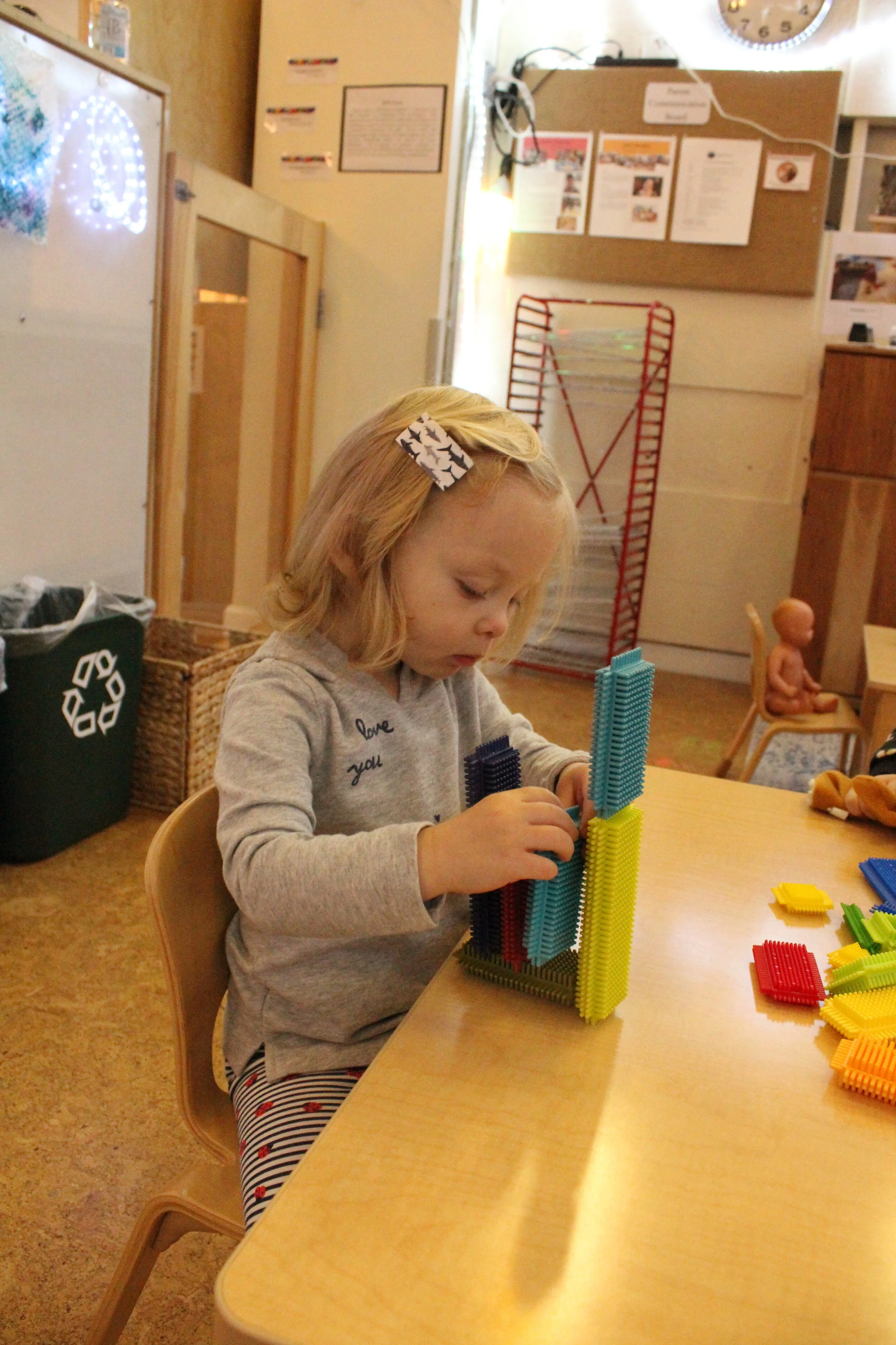  Block play provides hours of fun for children as well as enhancing the development of basic skills. Bristle Blocks stimulates children’s imagination and creativity by connecting and building. Children can mesh together and pull apart the flexible pi