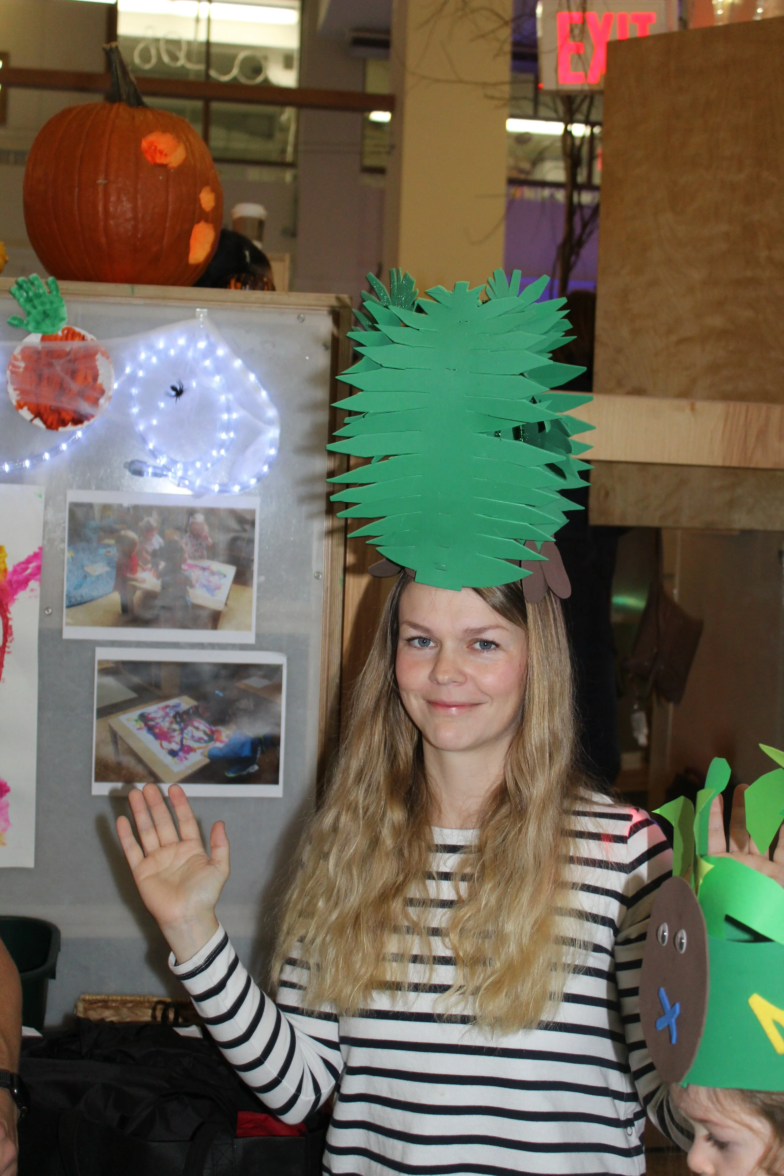  In addition to decorating Ophelia’s shirt, Liselott did a fantastic job with the headpiece. 