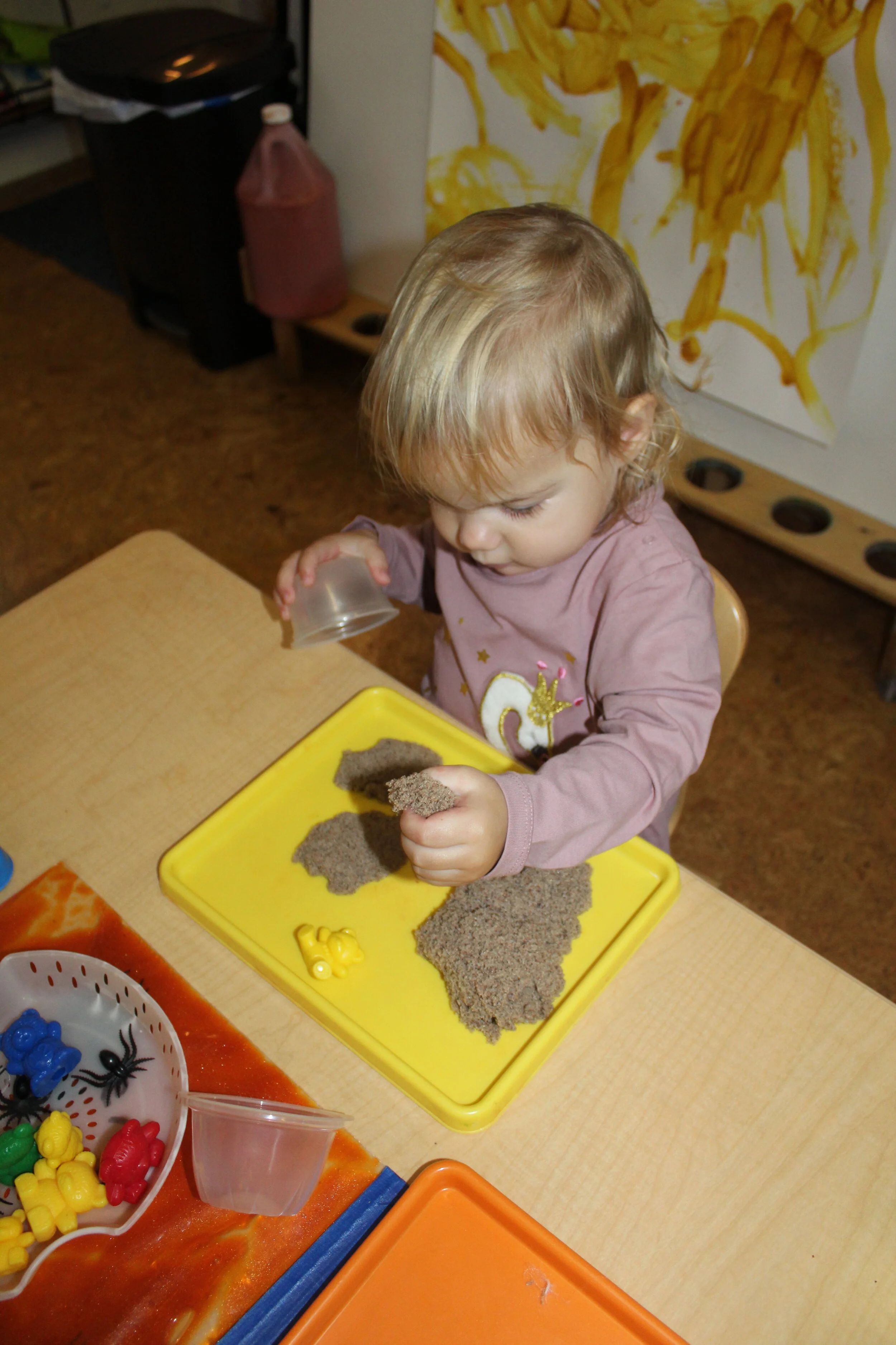  Kinetic Sand stimulates children's imagination and enhances their manipulative ability. It is soft, easy to shape or sculpt that impressively holds its shape. The sand never dries out, so children can create over and over again! As Alexandra explore