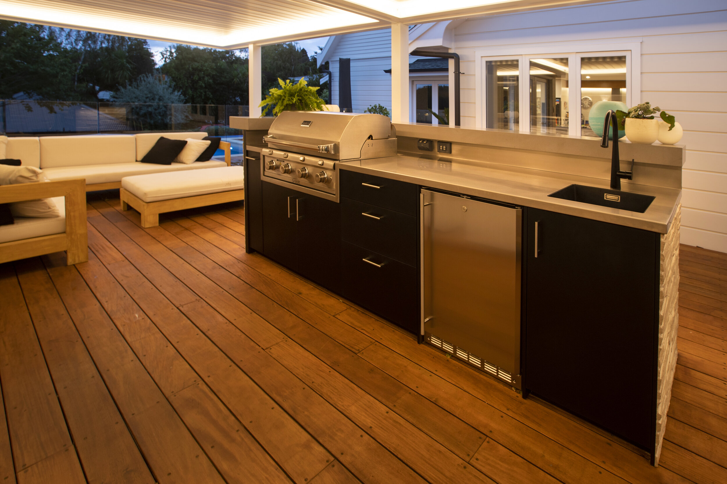 Outdoor Kitchen 3