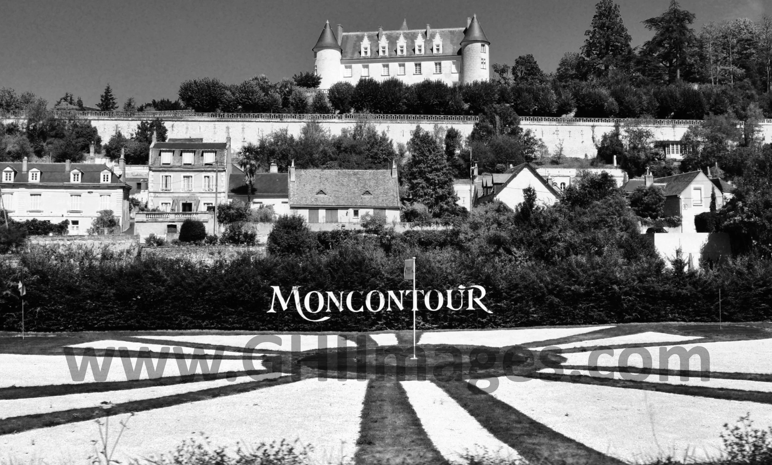 Tours France_B&W_2015_(2WM).jpg