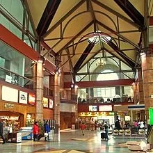 220px-Albany-Renssalaer_station_interior.jpg