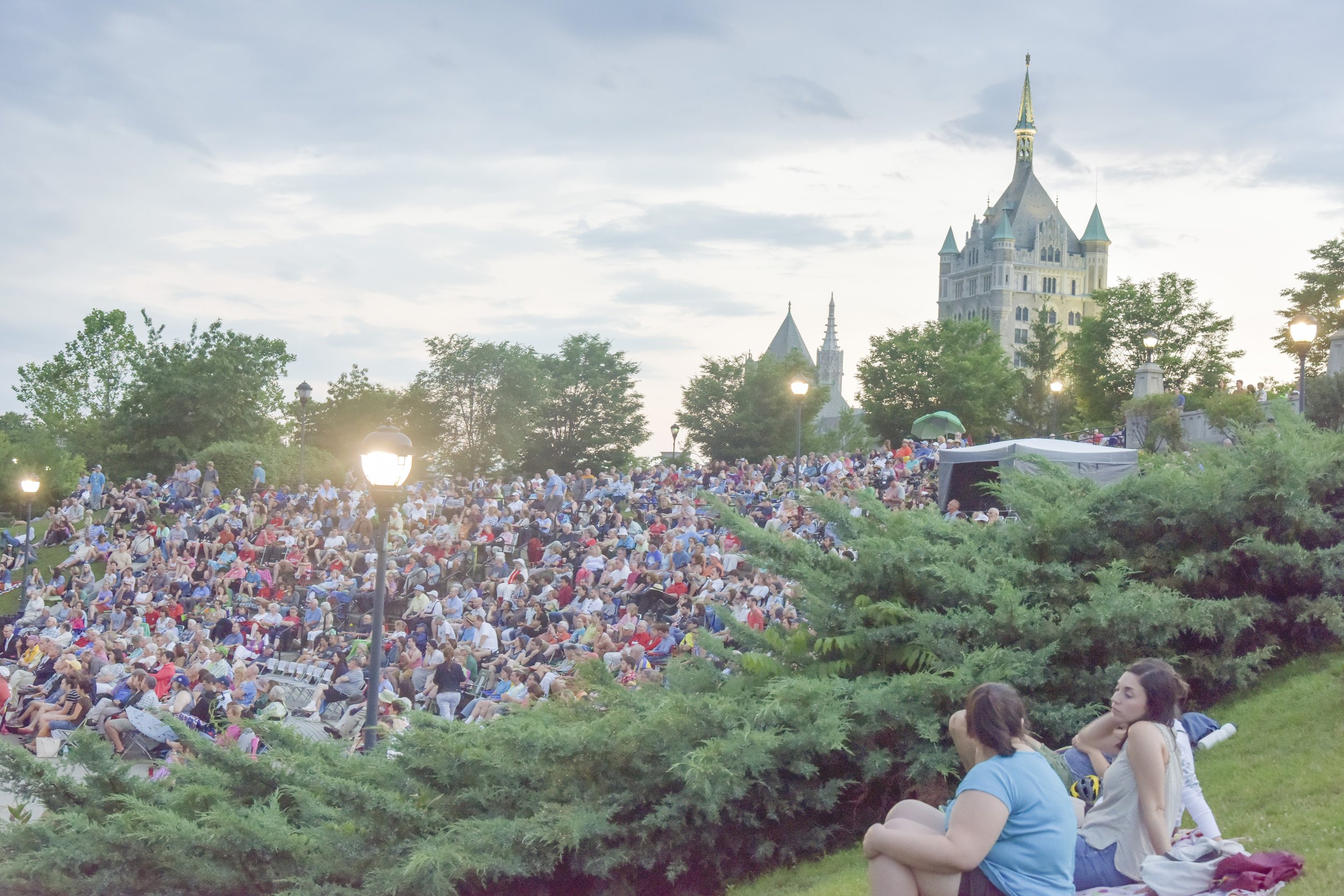  A free outdoor concert featuring Aaron Copland, Viet Cuong, and more will kick off at 7:30pm. 