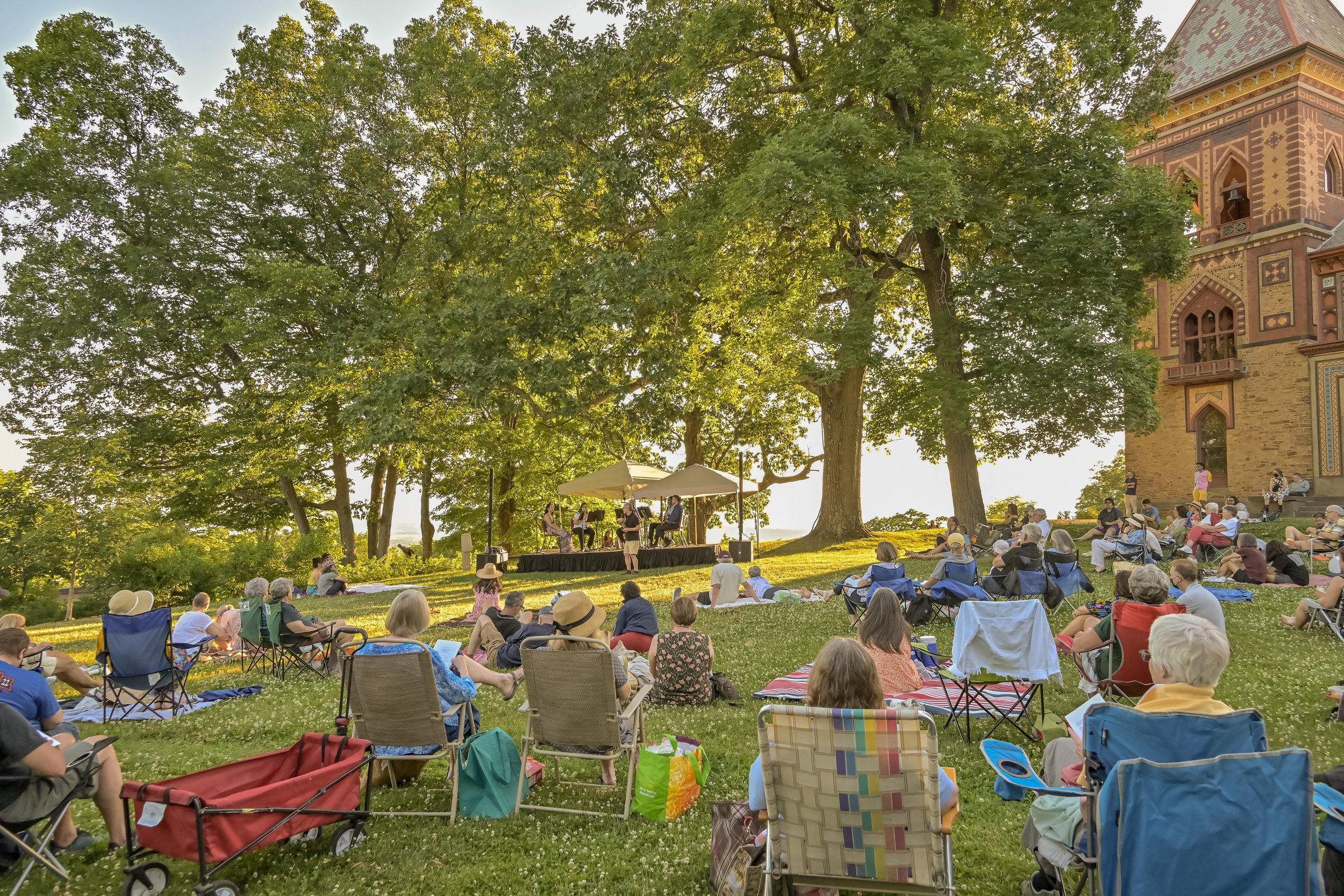  Bring a picnic dinner and enjoy a free outdoor performance by an Albany Symphony Quintet. 