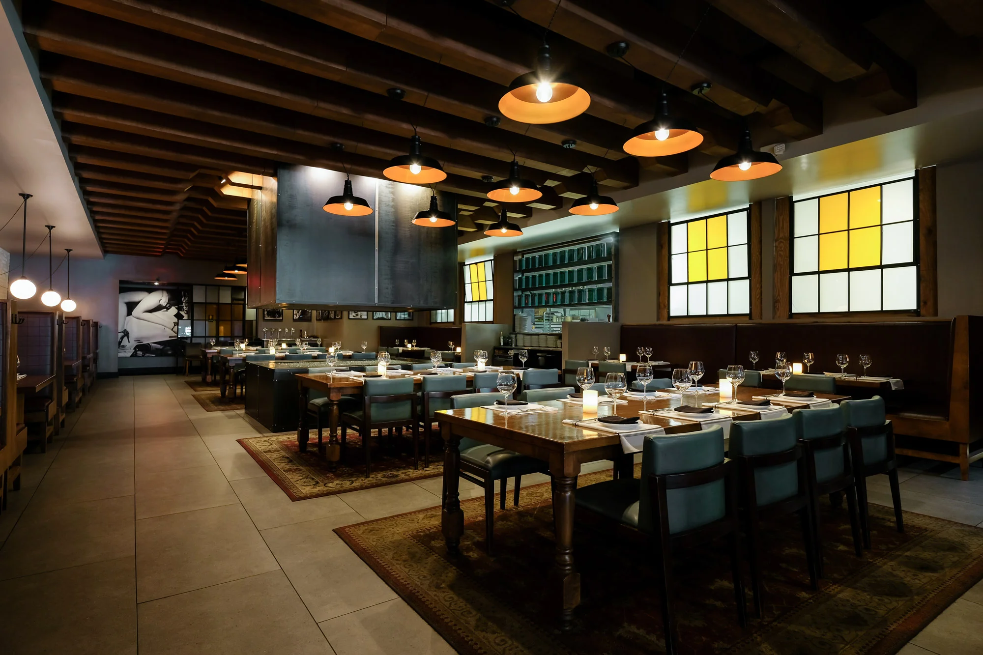 Moto_MainDiningRoom3_Web.jpg