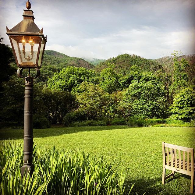 Enjoying a little break from the rain here in Hot Springs. We&rsquo;re celebrating Erica and Chris at Mountain Magnolia Inn! Congratulations guys!
@runr_dad  @esabol911 
#thebusbooth #vwbusphotobooth #ashevillewedding #wncweddings 
#engagedasheville 