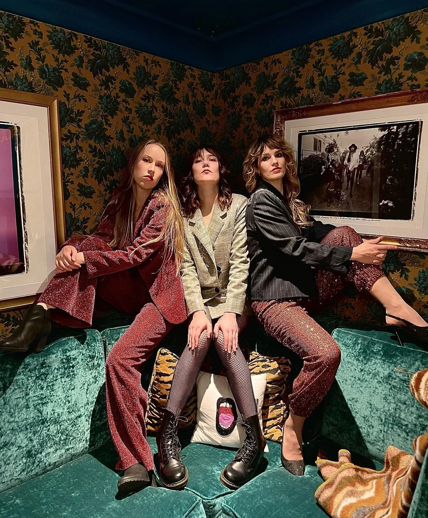 How do you unwind after a show? Night 2 at the Guild, coming in hot. Livestream tickets available! 

#goldenhighway #mollytuttle #bluegrass #california #😎