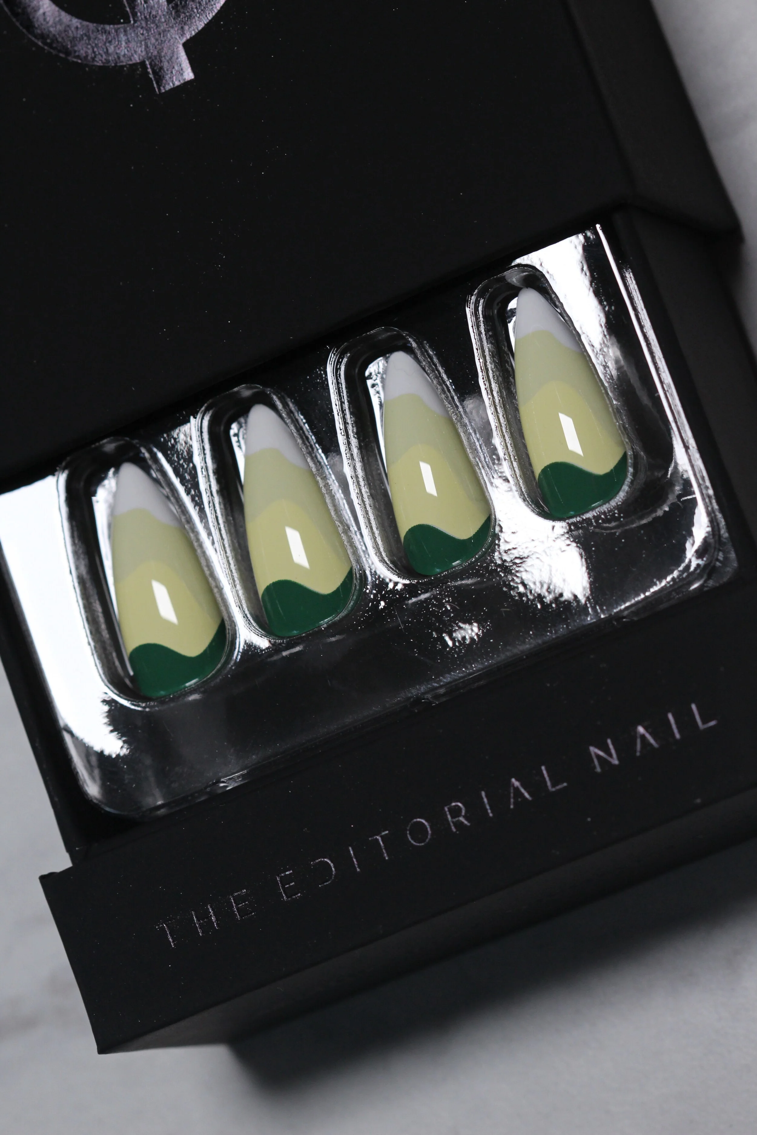Trendy nail art for the artsy, minimalist & chic.