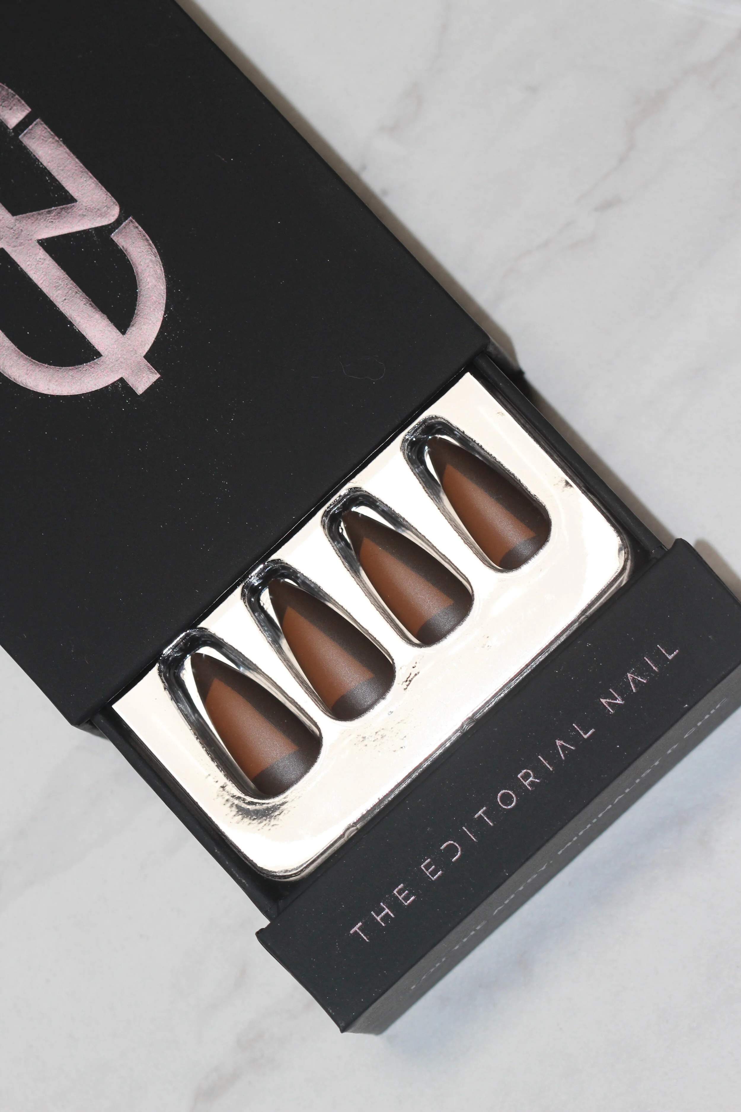 Trendy nail art for the artsy, minimalist & chic.