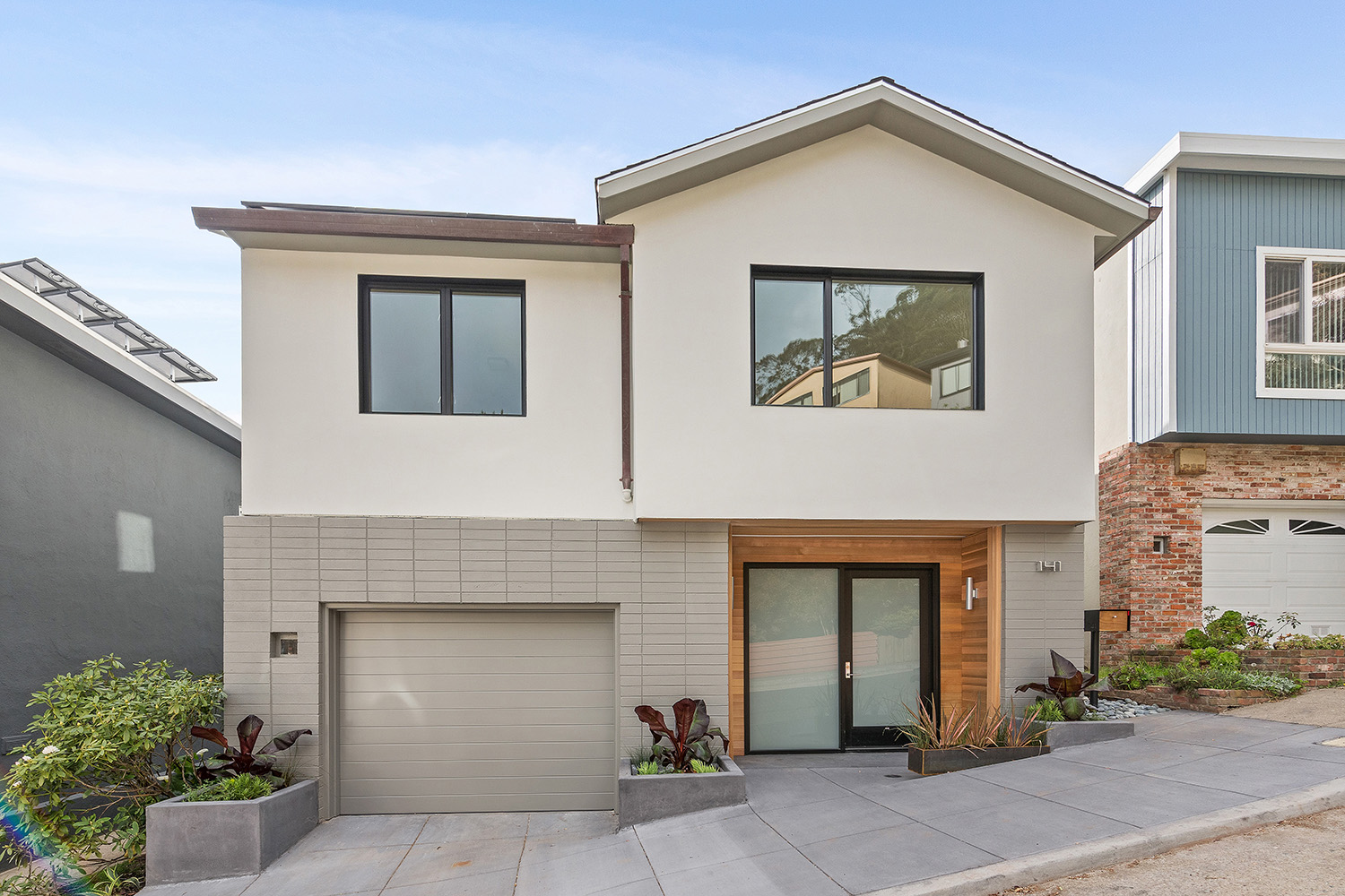Perched on the edge of Sutro Forest this home features sweeping views of the Pacific Ocean from the Farallon Islands to Point Reyes to the Bay. The light-filled city retreat has three bedrooms, plus a family room/guestroom, and four bathrooms.