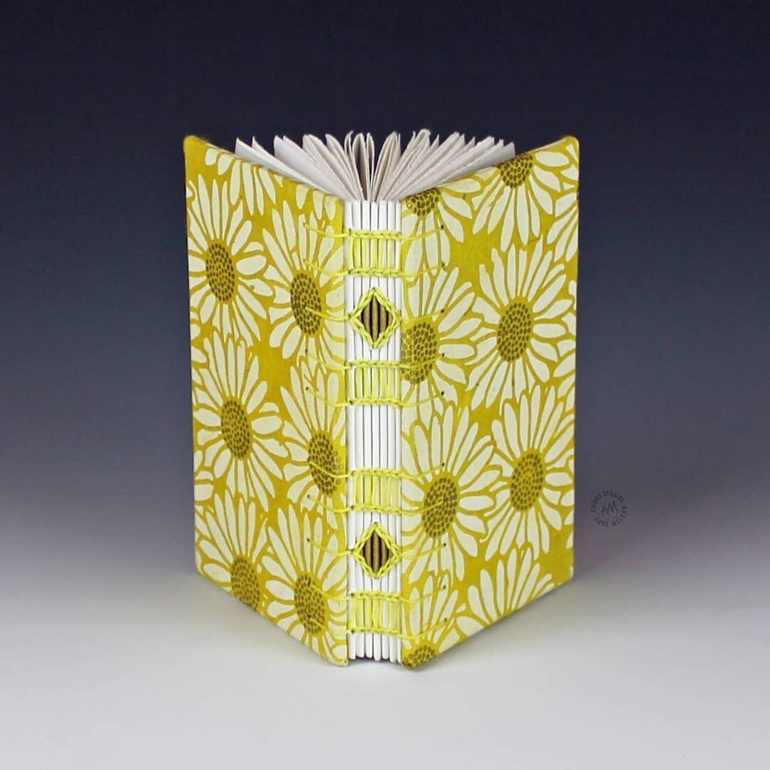 Let the happiness take over with a cheerful yellow and white daisy-covered book.

The book shown here is currently available at Cocoon Gallery.  Please contact @cocoongallerync for sales inquiries.

#bookbinders #bookbinding #kairosstudios #GrowCreat