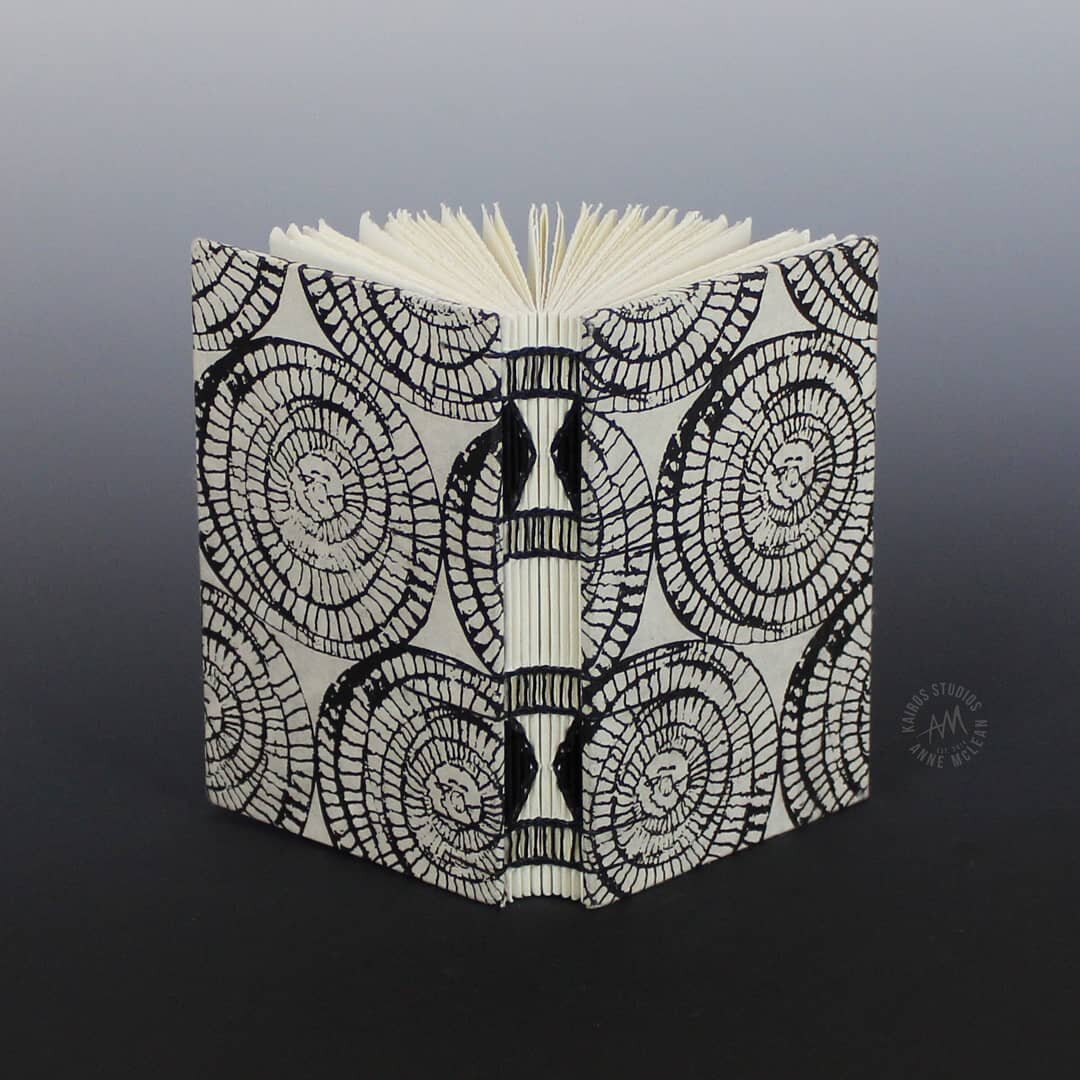 In love with the symmetry.

#bookbinder #bookbinders #bookbinding #bookmaking #kairosstudios #GrowCreateInspire #FindYourKairos #KairosStitch #copticstitch #craftswoman #artondisplay #functionalart #craftbook #bookspines #bookspine #copticbinding #co