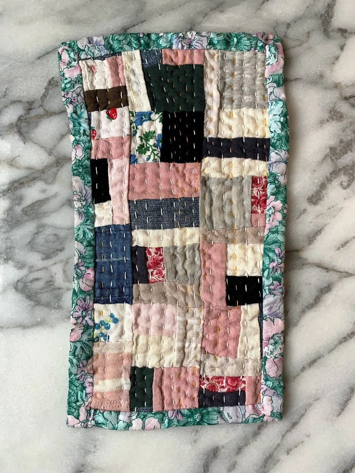 april mini quilt