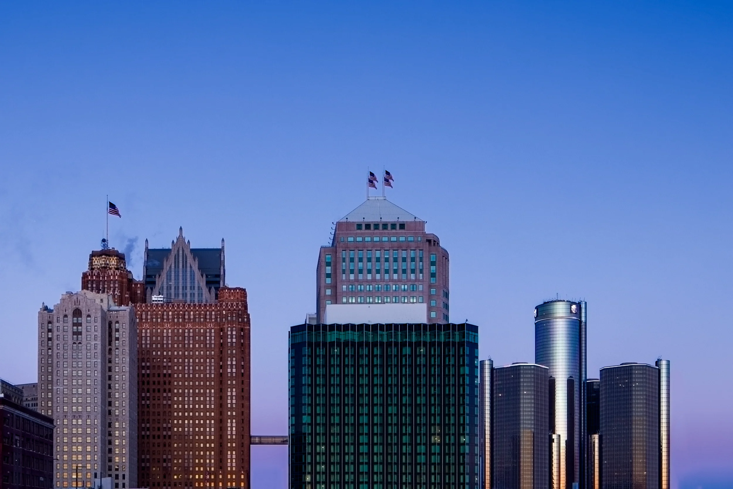 Skyline of Detroit showing pedestrian bridge between 2 buildings.