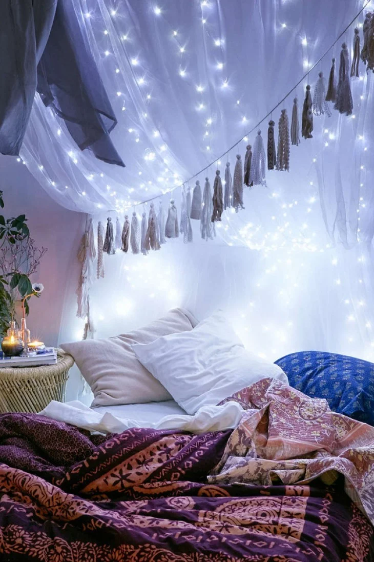 source: https://www.pinterest.co.uk/explore/fairy-light-curtain/