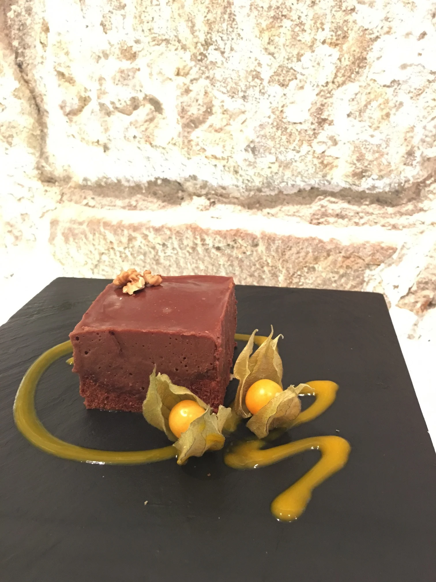 Esta receta la aprendí en la Escuela de Cocina Hofmann, donde me he formado y he disfrutado entendiendo el por qué de muchos de los procesos que utilizamos habitualmente en cocina.