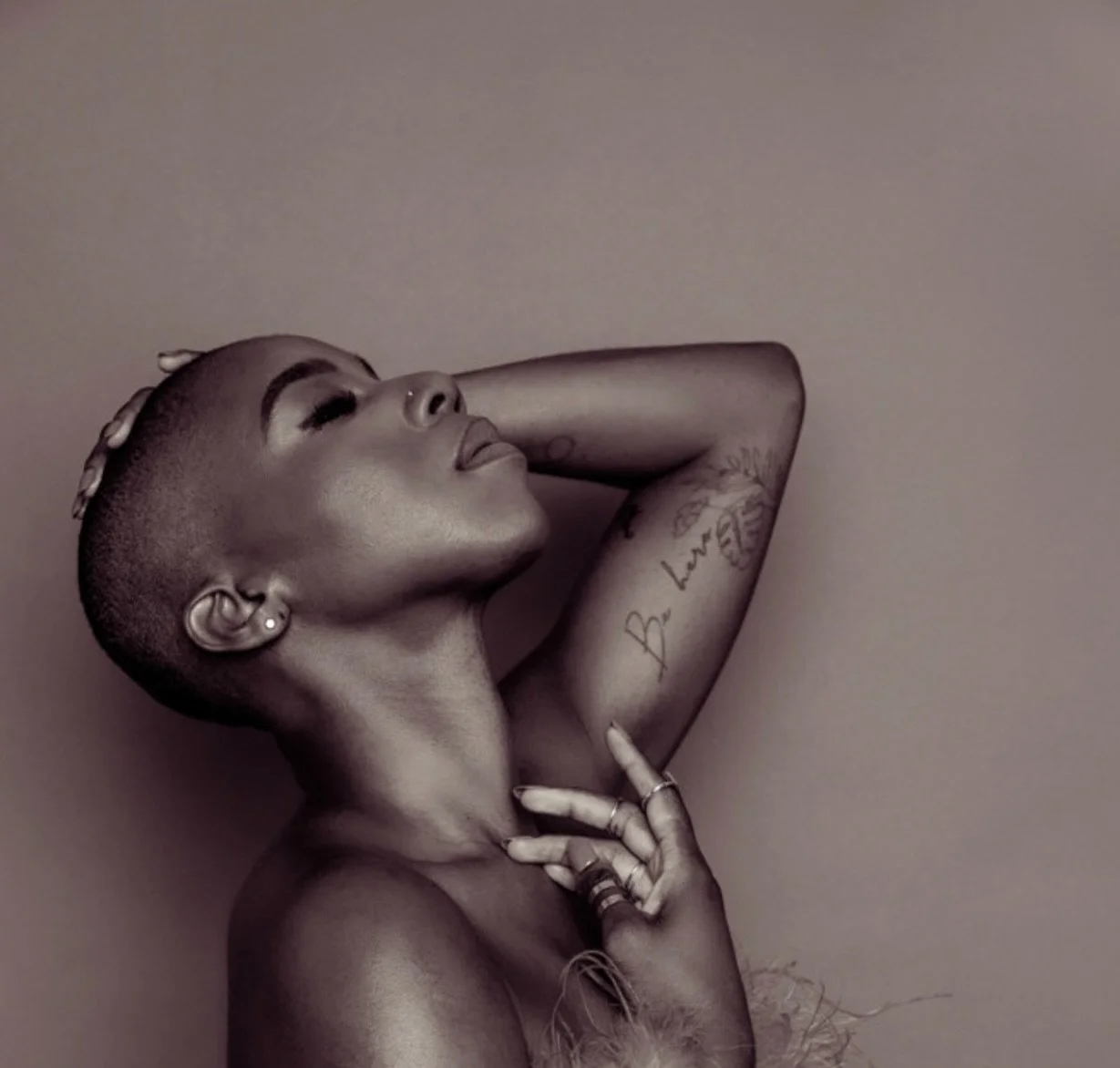 Closing out Tuesday with self-care and self-reflection in preparation for the new season 
Mua: @gaw3000 
@michellemercedes_ 
.
.
.
#selfcareisntselfish #love #nicolemondestinphotography #nycphotographer #nycportraitphotographer #blackfemalephotograph