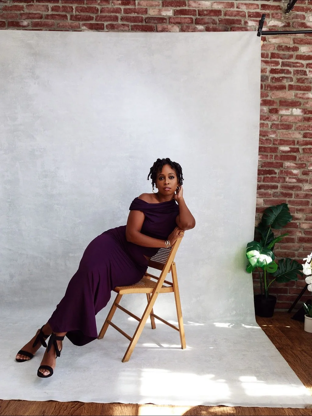 Sometimes when things don&rsquo;t line up perfectly it&rsquo;s kinda of beautiful! My client the fabulous @avaloncurlyrn came into celebrate her 40th.  She requested Minimal, beautiful, little sexy, but confident. 
MUA: @gaw3000 
.
.
.
#nicolemondest