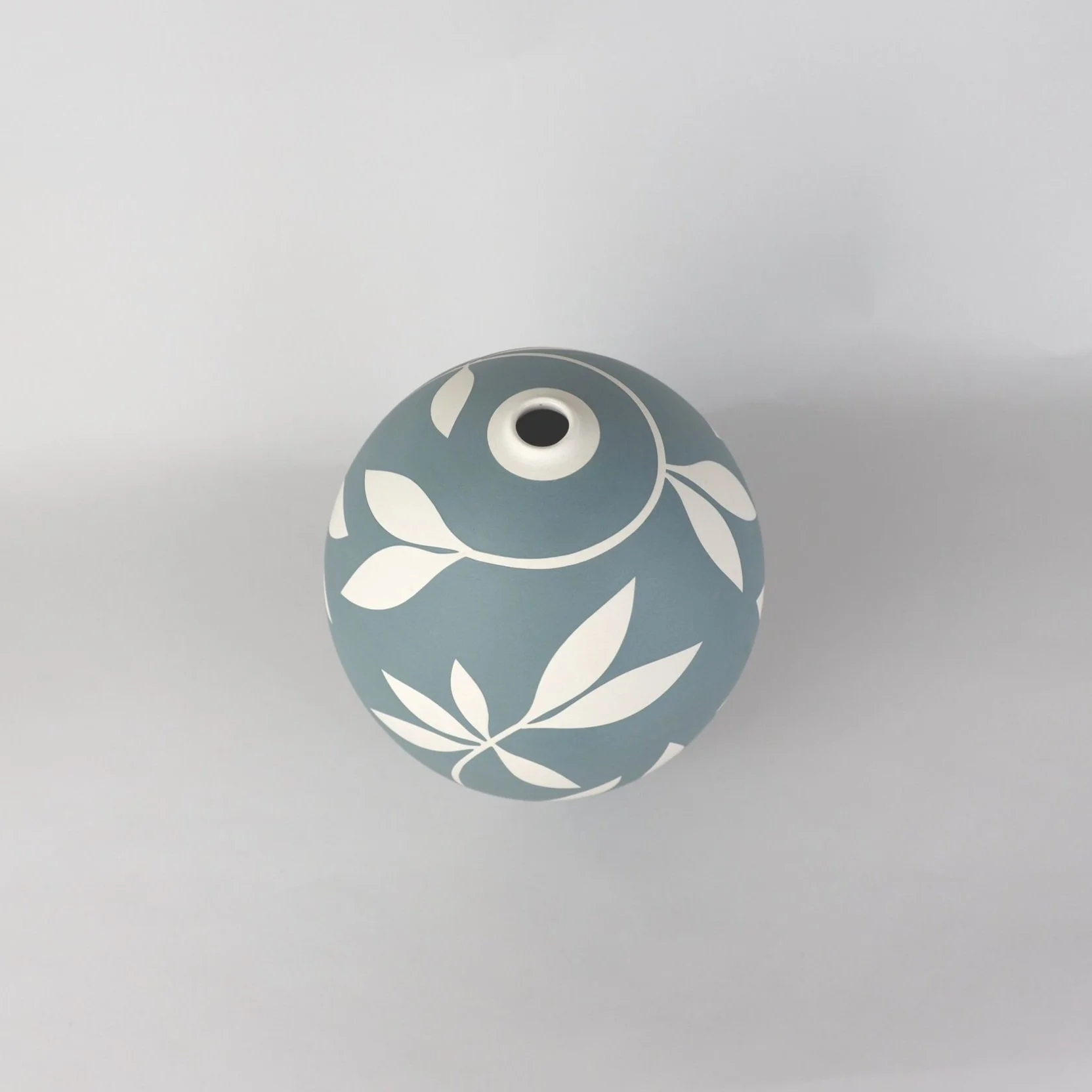 Georgie+Gardiner_GGR07+Blue-grey-white+Leaf+Vessel_Image3.jpg