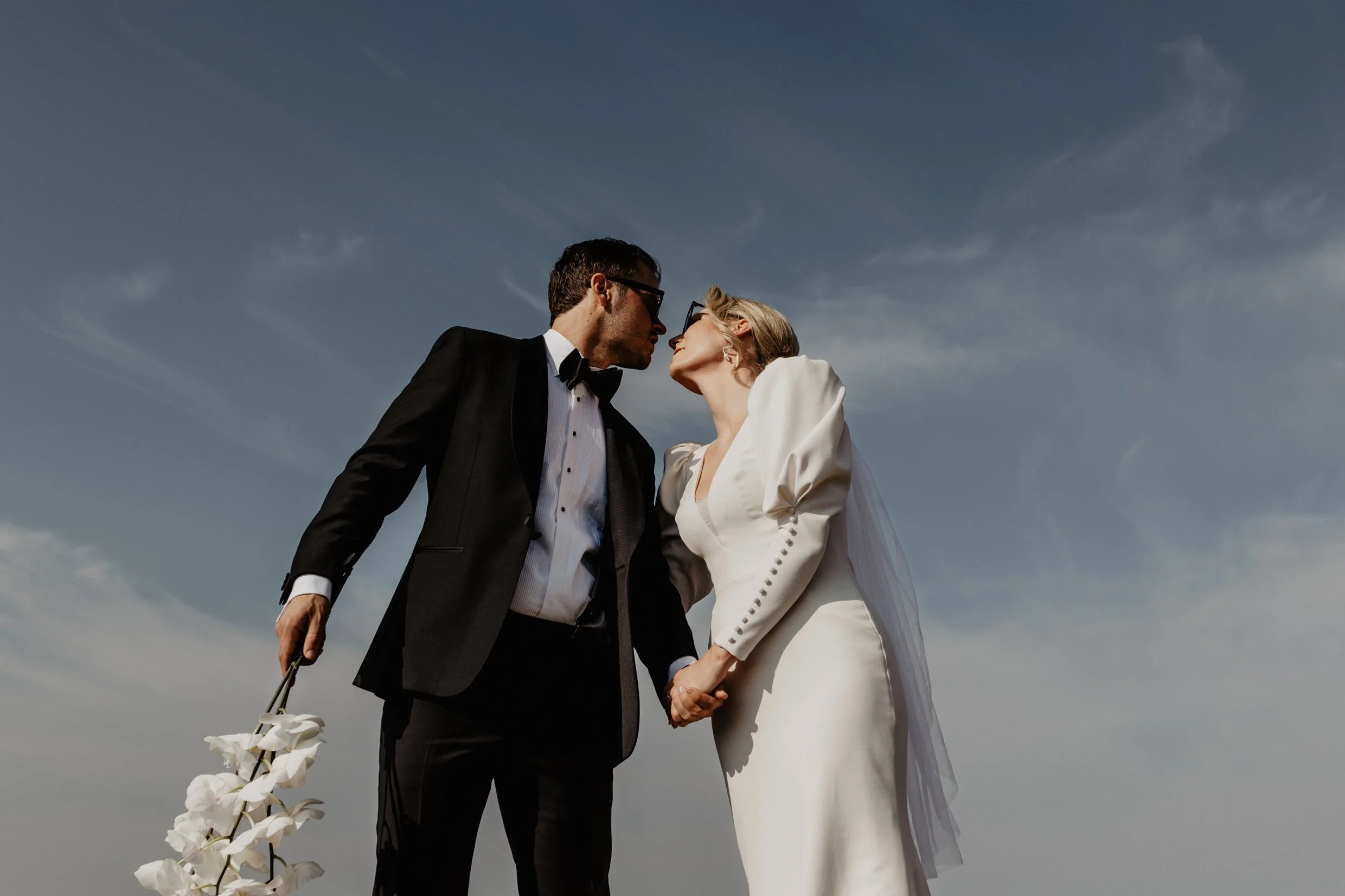 Bryllupsfotograf i Trondheim – utevielse og låvebryllup