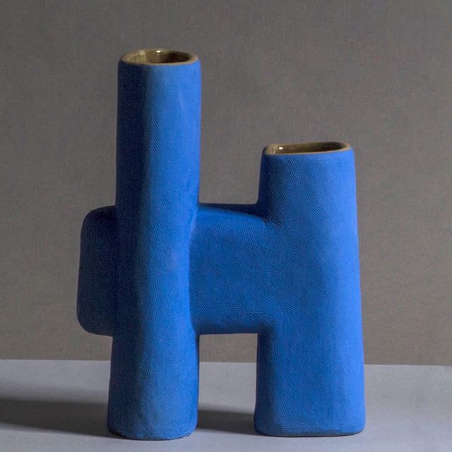 'Enkidu Collection' Number 1 made during my residency in Jingdezhen, China. 2018
.
.
.
.
.
.
.
#ceramics #ceramic #stonewear #blue #glaze #jingdezhen #sculpture #design #artdesign #contemporarydesign #contemporaryart #handbuilt #vase #interiordesign 