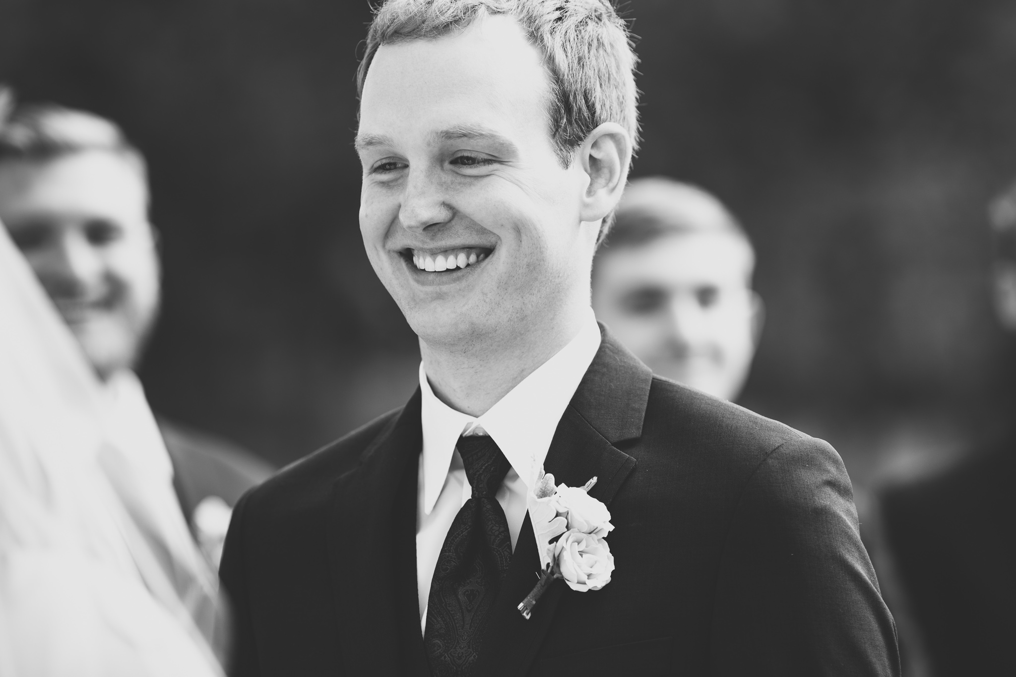 083-best-detroit-michigan-outdoor-wedding-photographer.jpg