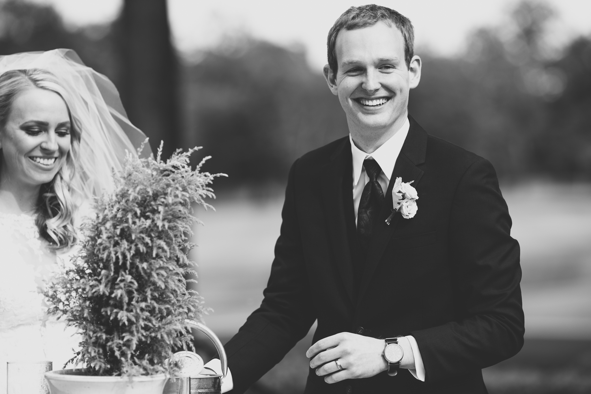 092-best-detroit-michigan-outdoor-wedding-photographer.jpg