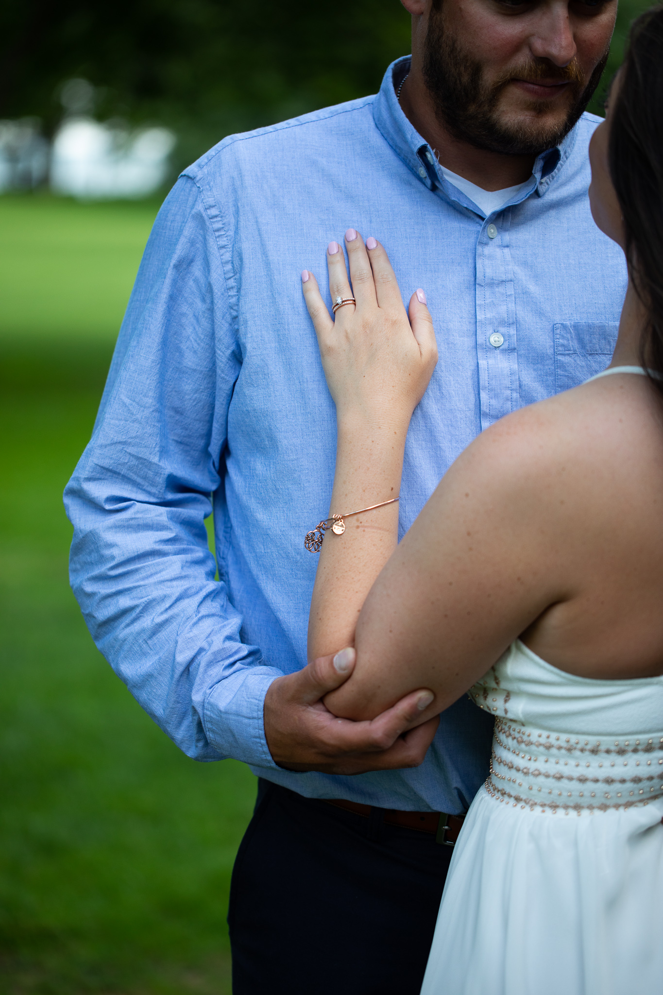 005-wedding-photographer-detroit-michigan-outdoor-natural-engagement-photography.jpg