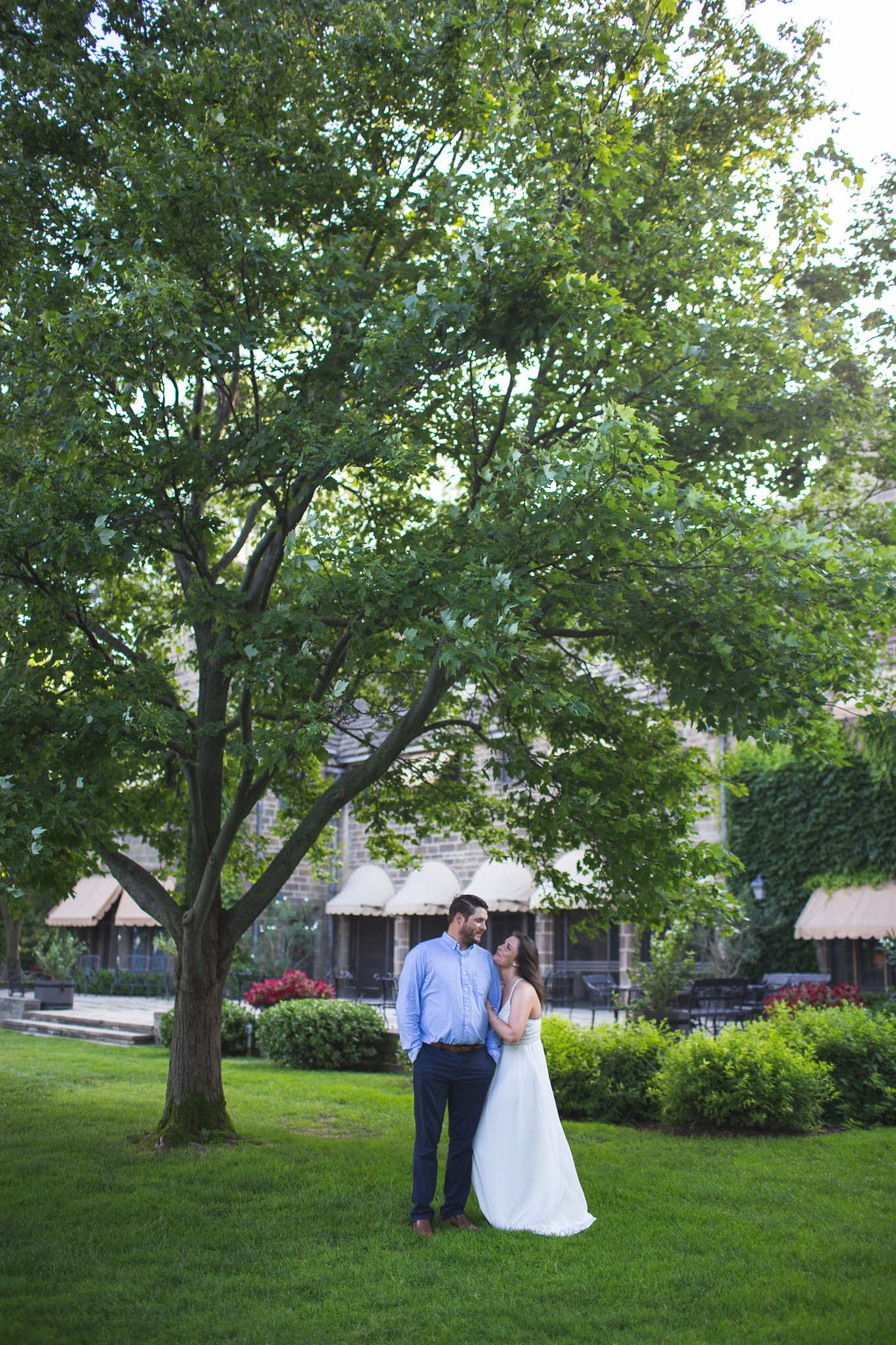 014-wedding-photographer-detroit-michigan-outdoor-natural-engagement-photography.jpg