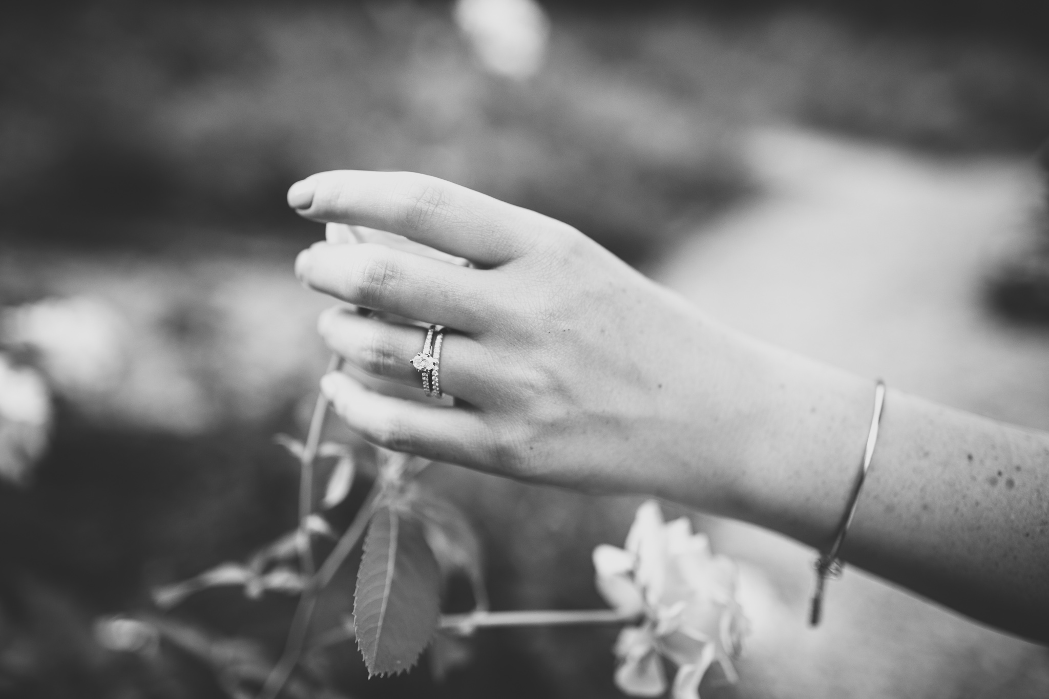 030-wedding-photographer-detroit-michigan-outdoor-natural-engagement-photography.jpg