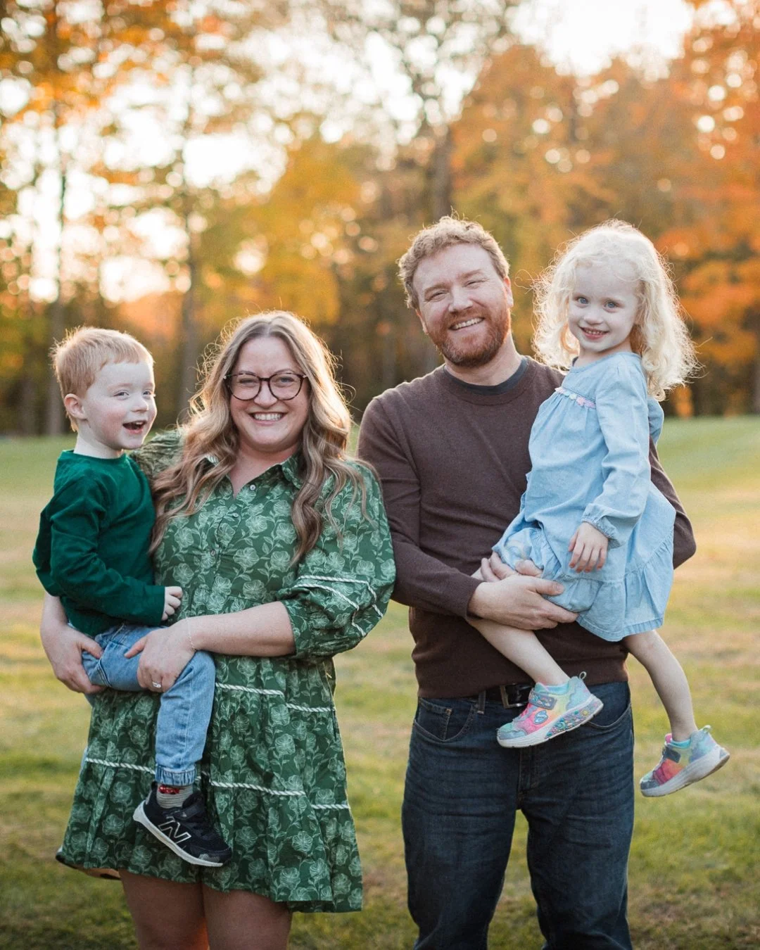 For the moments you don&rsquo;t want to forget.
Mini sessions, coming soon. ✨