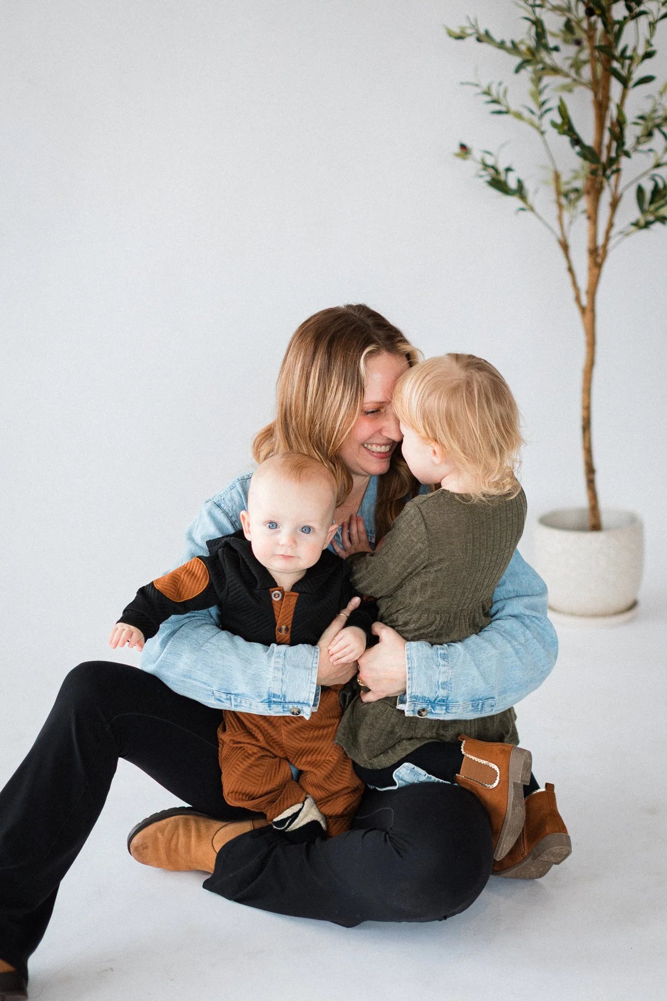 050_Michigan_Family_Photographer_Studio_Neue_Mini_Sessions.jpg