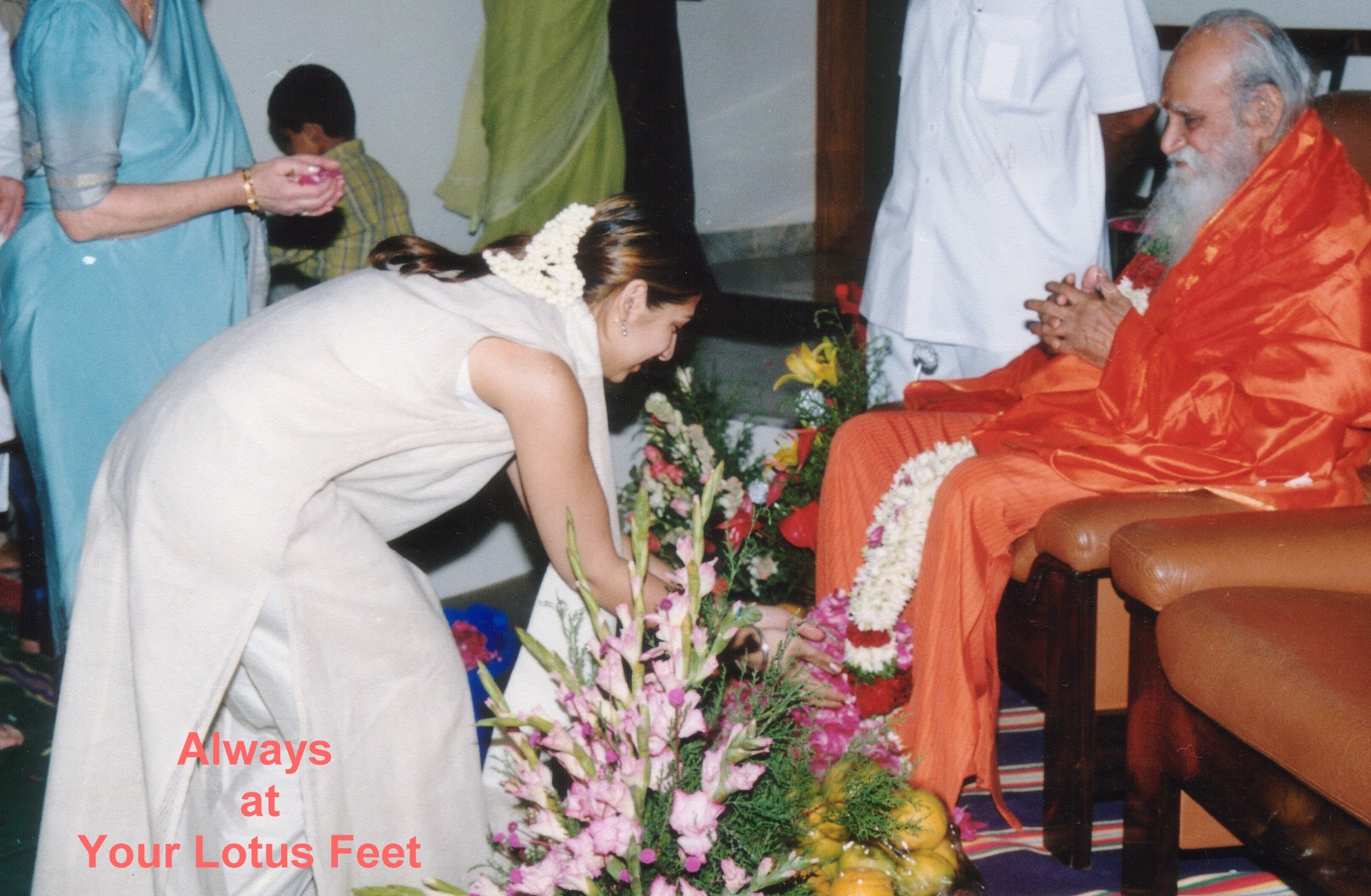 Hersha & Gurudev Flowers Feet.jpg