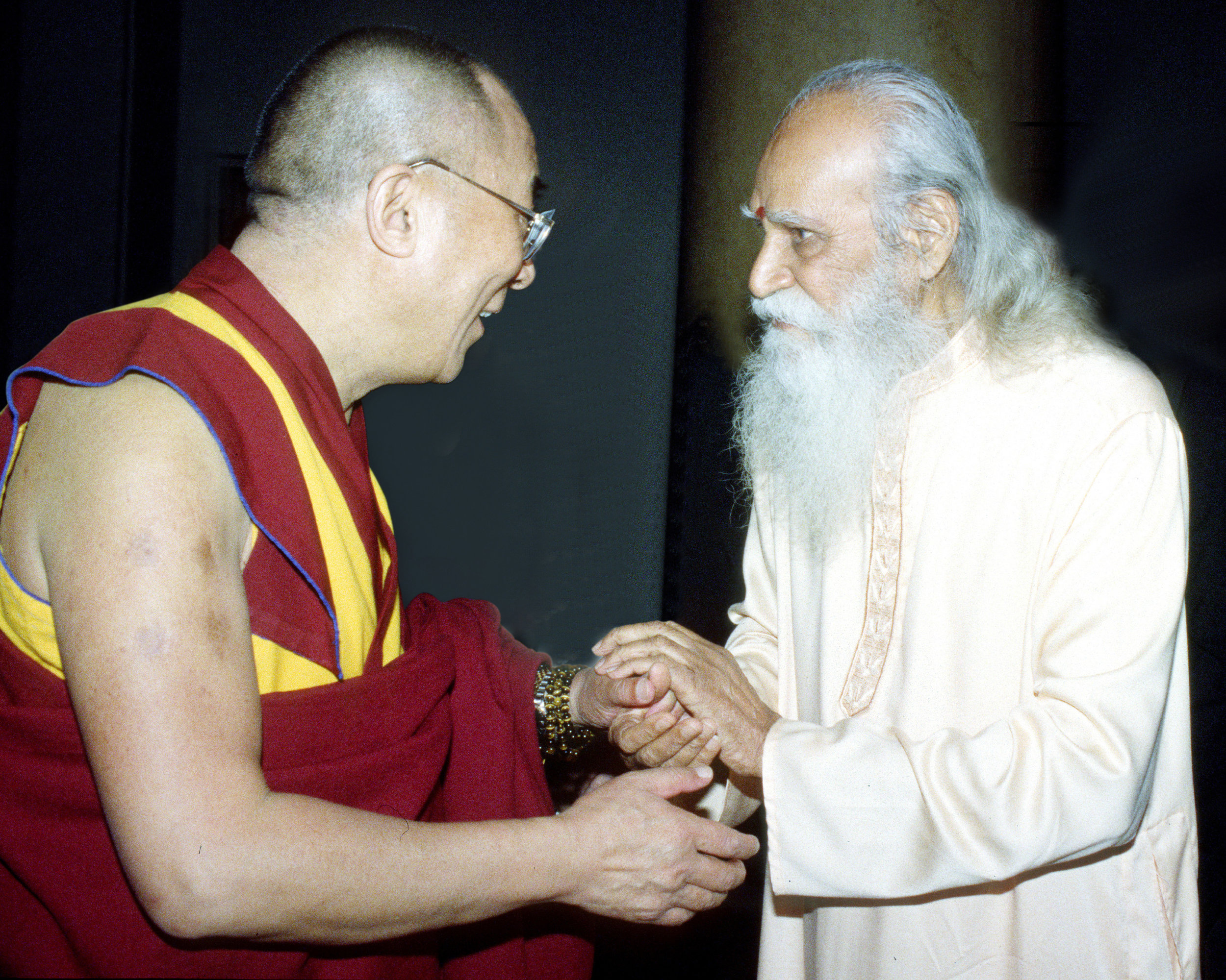 press-Swami-Satchidananda.-Dalai-Lama.jpg