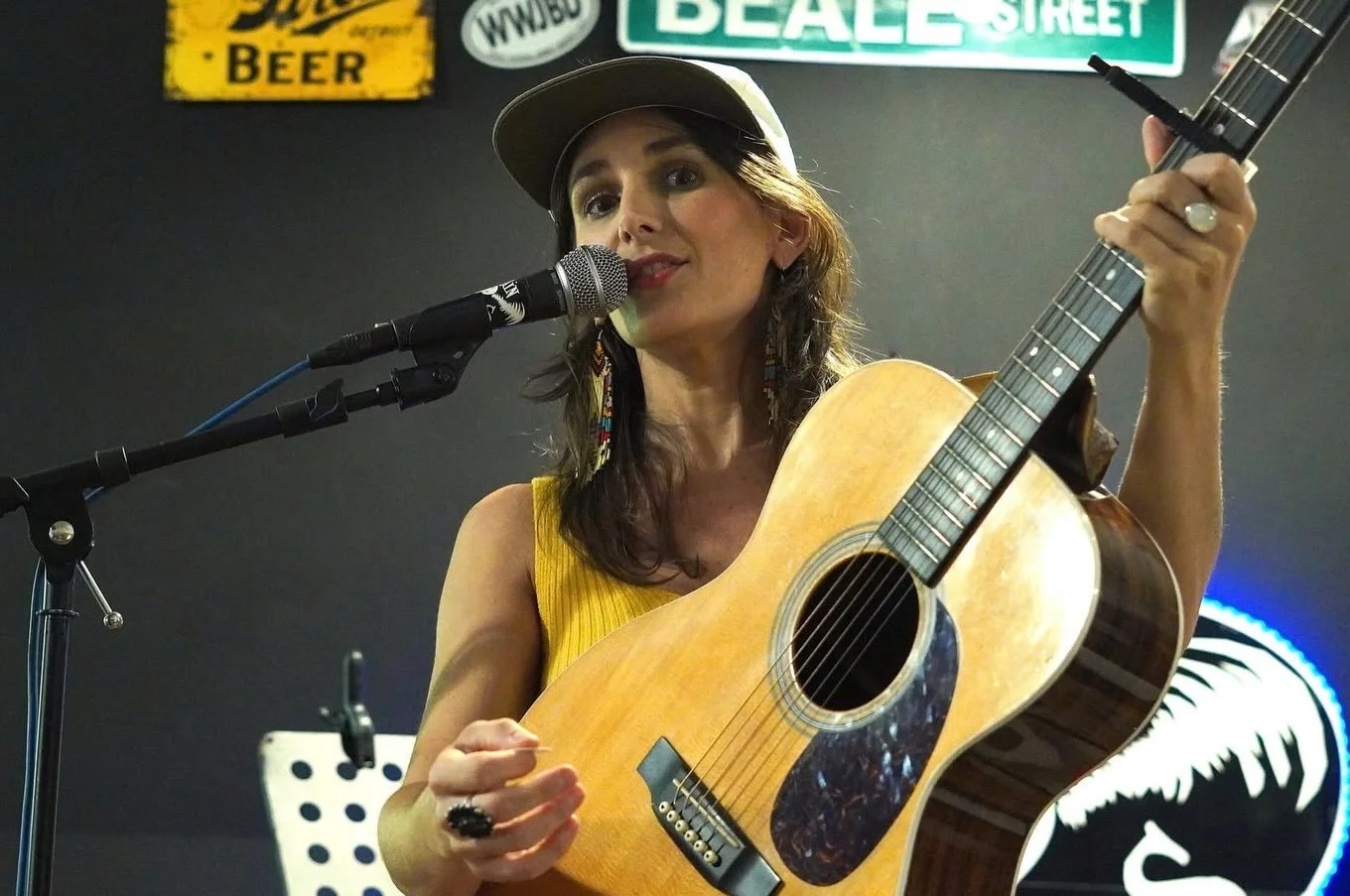 Doin a little of this, a little of that tonight @thewhitelilackenosha 

Come on out!!!

#whitelilac #kenosha #livemusic #newmusic #sarajeankelley