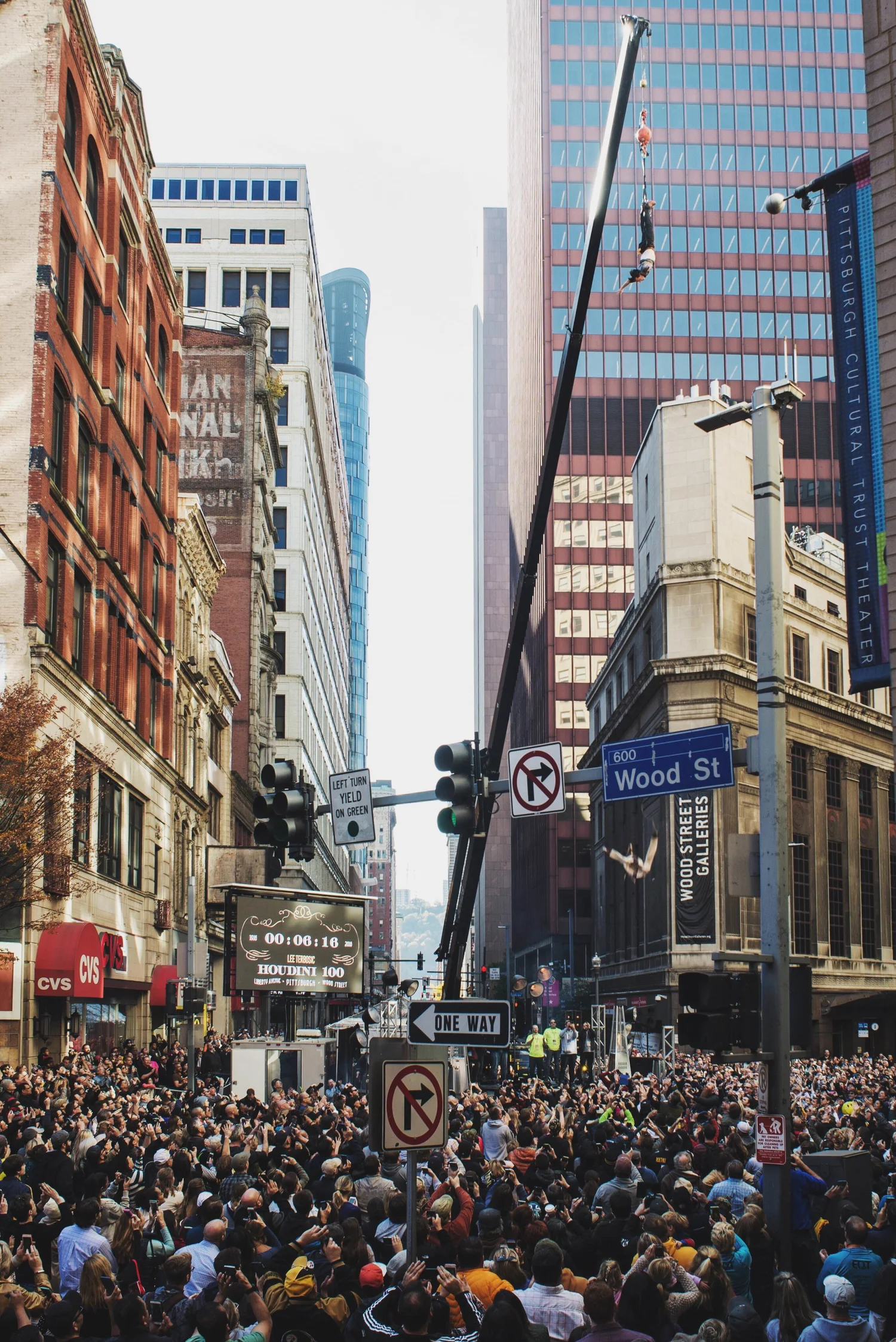 Crowds fill Wood Street and Liberty Avenue as Lee Terbosic performs the original Houdini 100 escape in 2016