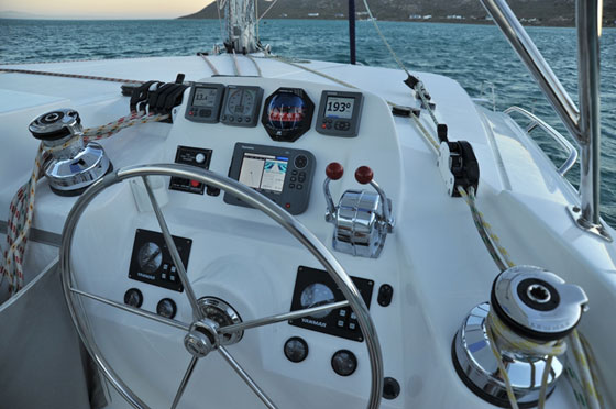 leopard-44-boat-helm.jpg