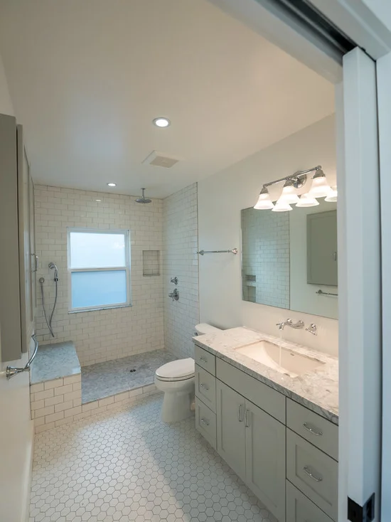 d701c43804a44e13_2892-w550-h734-b0-p0--craftsman-bathroom.jpg