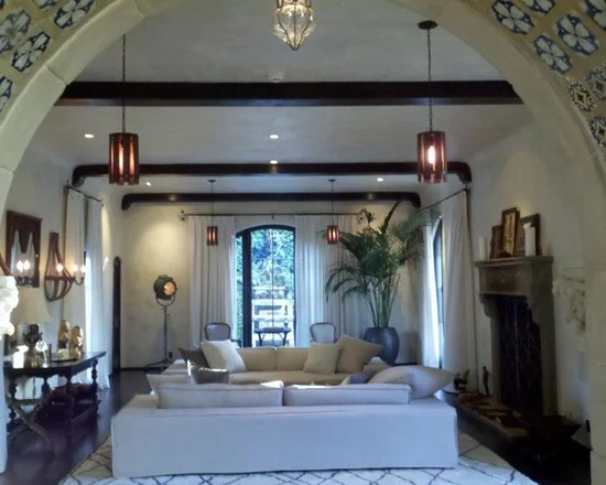 0e81495d002b2c1c_6136-w550-h440-b0-p0--mediterranean-living-room.jpg
