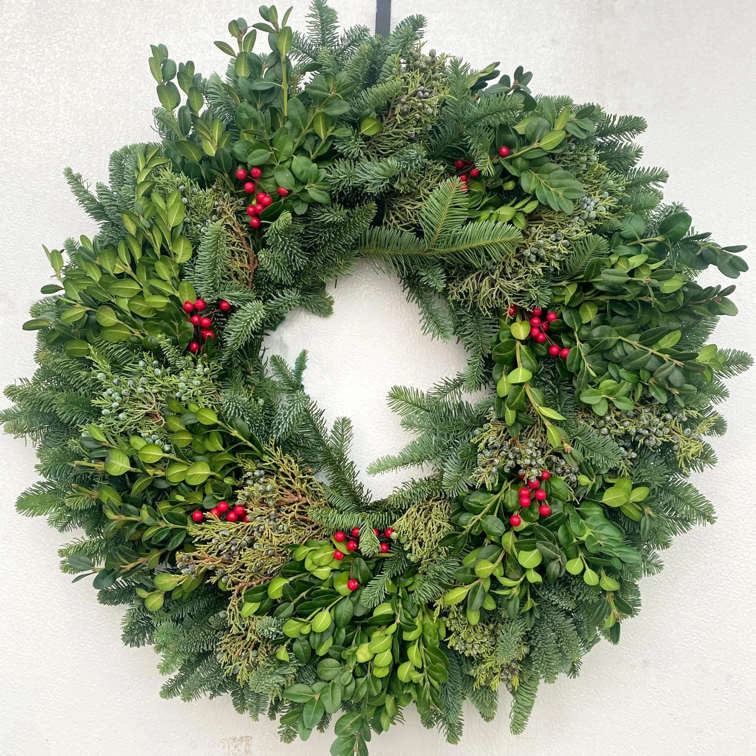 Merry Berry 26" Wreath.jpeg