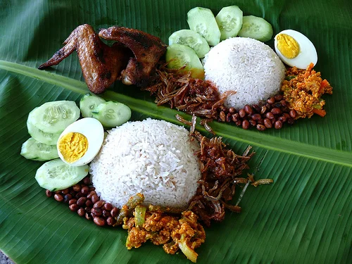 Banana leaves as plates.