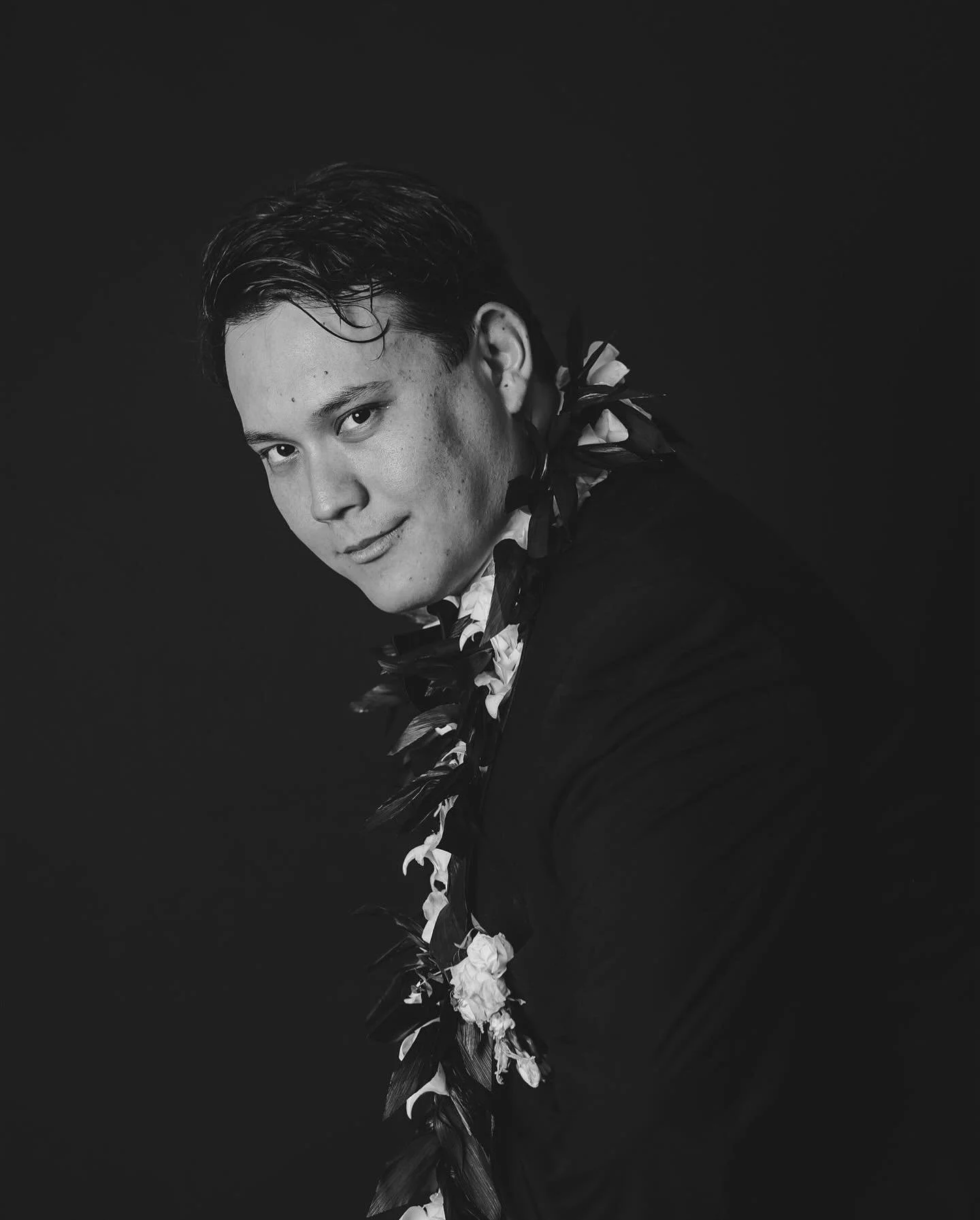 Grooms, this is your moment.
Fix the tie (or don&rsquo;t) and strike a pose with the Black Tie Portrait Booth 📸

#BlackTiePortraitBooth
#LuxuryPhotoBooth #PortraitBooth #LuxuryEventPhotography #WeddingPhotoBooth #SouthernWeddingStyle #CoastalWedding