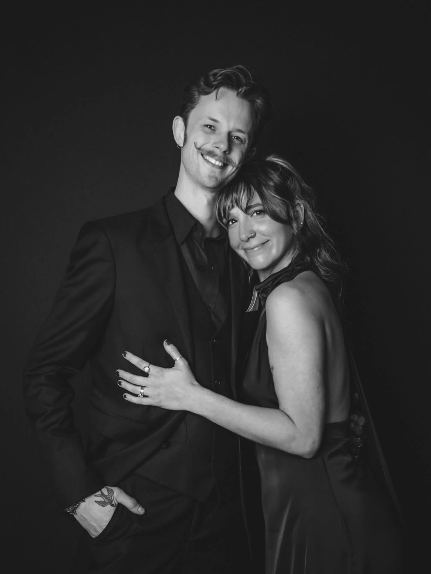 A moment away from the dance floor&hellip;
for a portrait that feels timeless.

Captured at the Black Tie Portrait Booth. 🖤

#goldenislesweddings #stsimonsislandwedding #jekyllislandwedding #weddingphotobooth