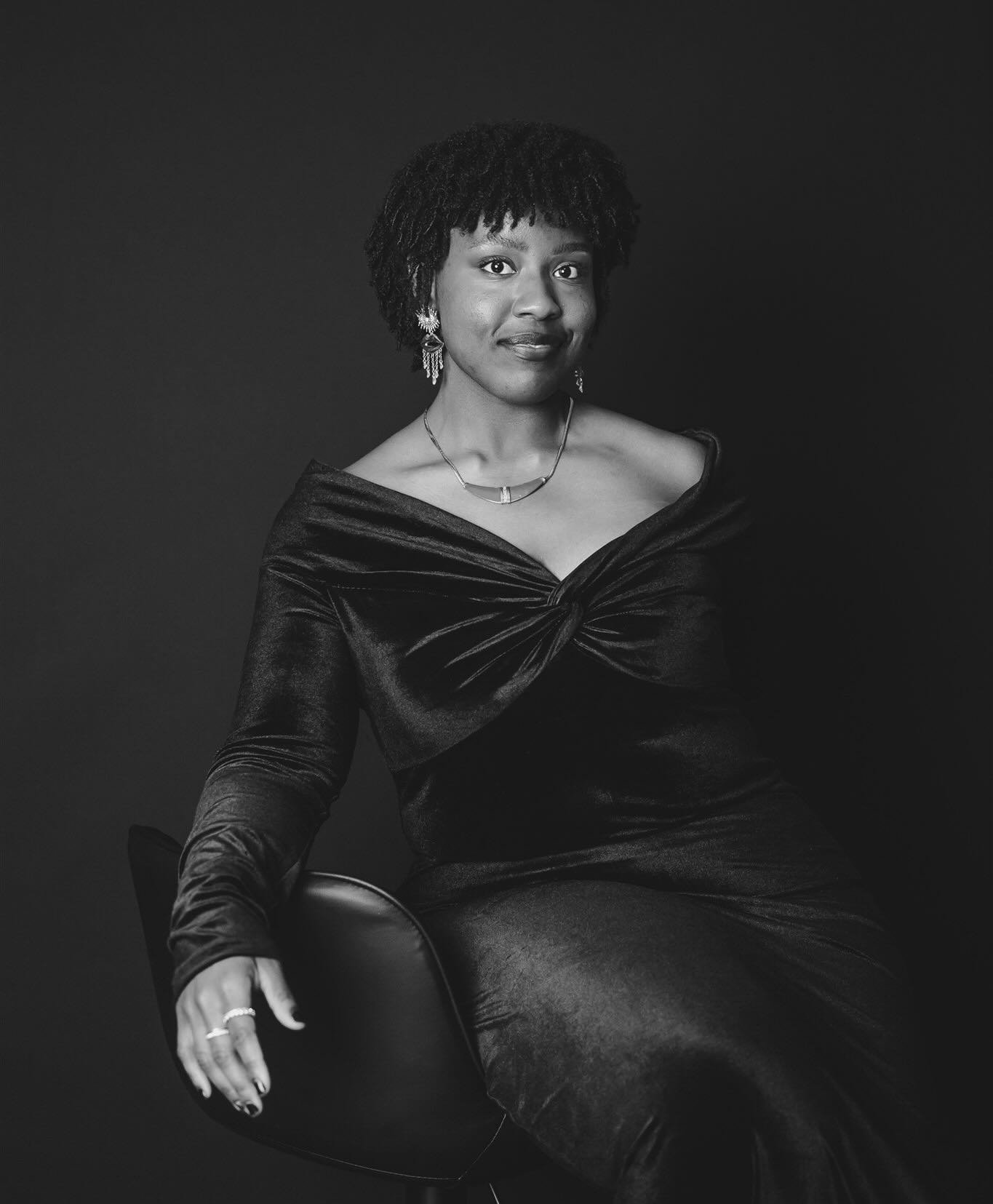 Step into the portrait booth..Leave with a photo that looks like it belongs in a vintage magazine spread. ✨

#weddingphotobooth #goldenislesweddings #savannahweddingphotographer #stsimonsweddingphotographer