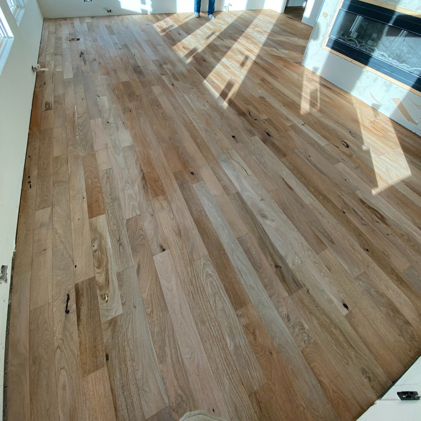 Monday Motivation brought to you by these beautiful progress pictures 

Contact us for a free bid at 512-719-3555

#supportsmallbusiness #woodflooring #aesthetic #design #newdesign #redesign #familyownedbusiness #smallbusiness #shoplocal #flooring #a