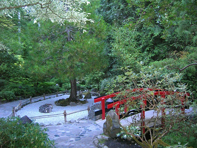 Victoria Aug 2007 2615 Butchart Gardens Japanese bridge_96.jpg
