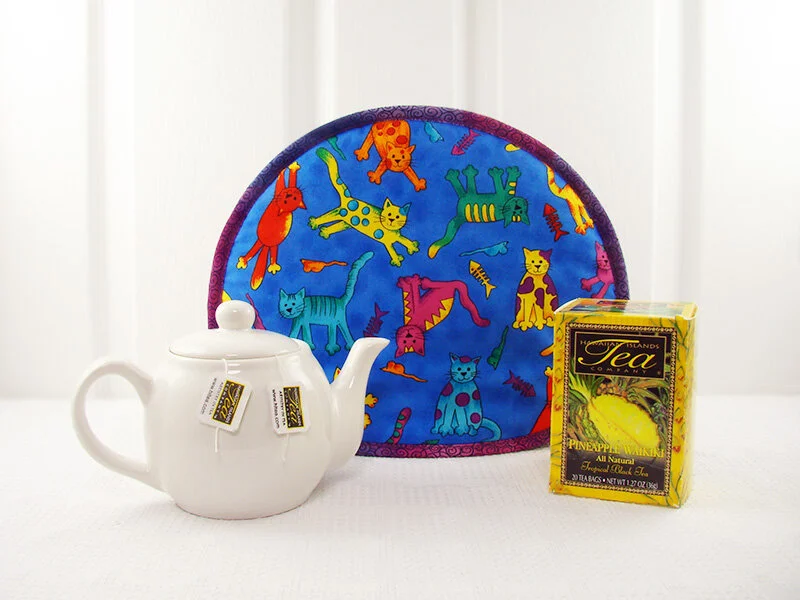 Tabard Cartoon Cats teapot HI tea 800x600.jpg