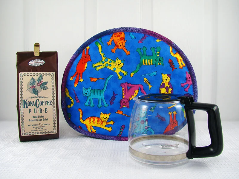 Tabard Cartoon Cats coffee carafe 800x600.jpg
