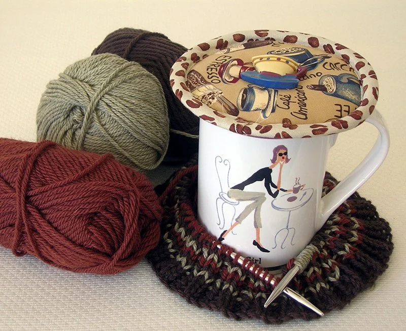 Kap Coffee Drinks cafe girl mug knitting 800x652.jpg