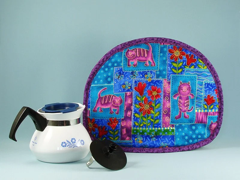 Tabard Whimsical cats teapot 800x600.jpg
